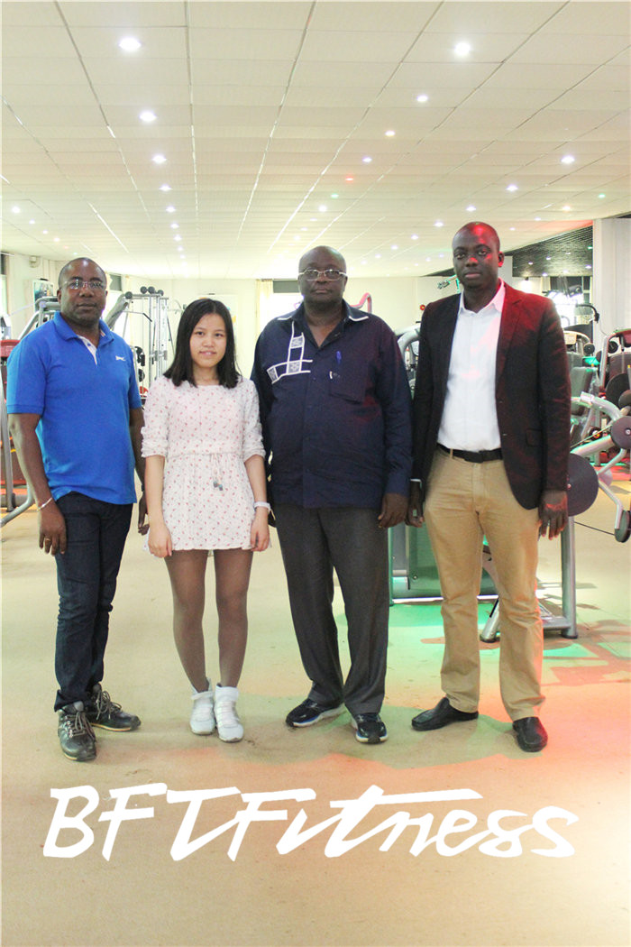 布基納法索客戶來中國廣州草莓视频APP在线下载進口健身器材