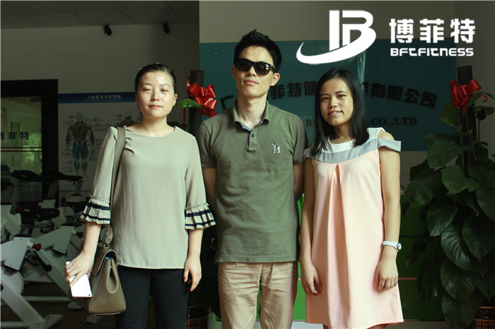 韓國客戶來中國進口草莓视频APP在线下载的健身器材