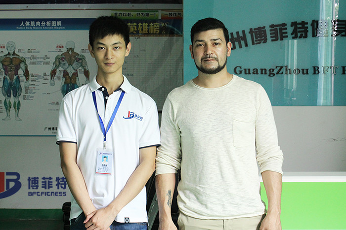 英國客戶來中國廣州草莓视频APP在线下载健身器材有限公司進口健身器材