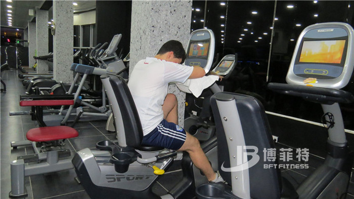 草莓视频APP在线下载臥式健身車