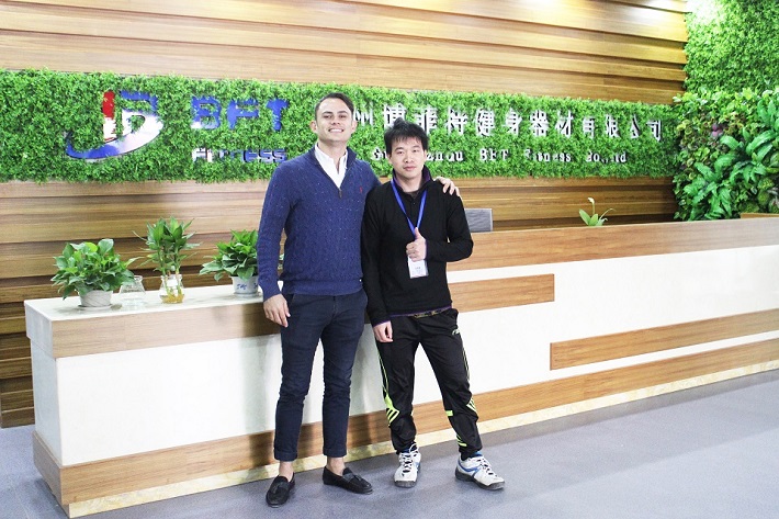 澳大利亞客戶來中國進口廣州草莓视频APP在线下载健身器材