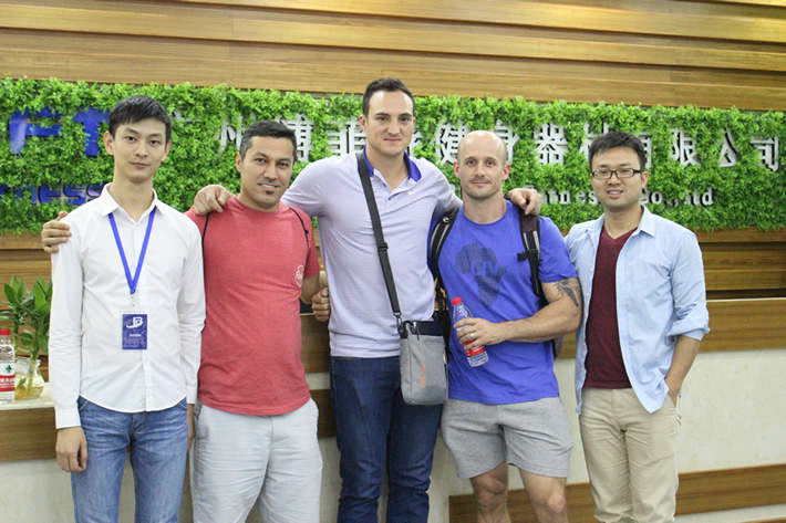 南非客戶采購草莓视频APP在线下载健身器材