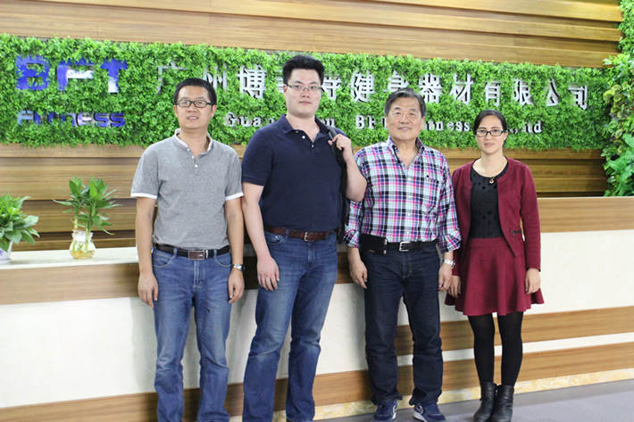 美國客戶找健身器材草莓视频污黄
