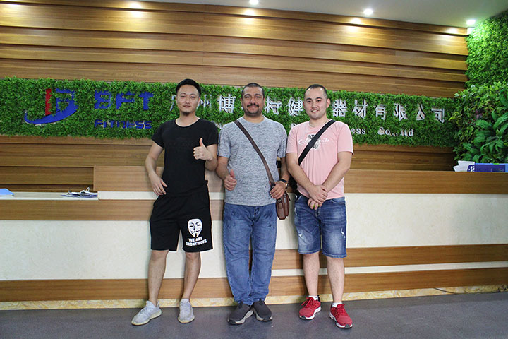 沙特客戶采購草莓视频APP在线下载健身器材