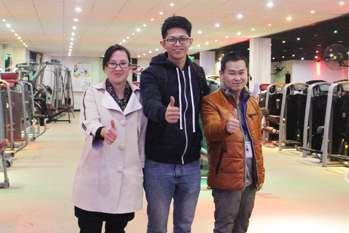 廣州草莓视频APP在线下载健身器材有限公司成交客戶合影留念